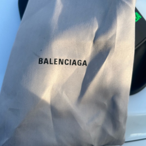 Men’s slides - Picture 3 of 4